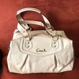Brand New Coach Leather handbag with Tag